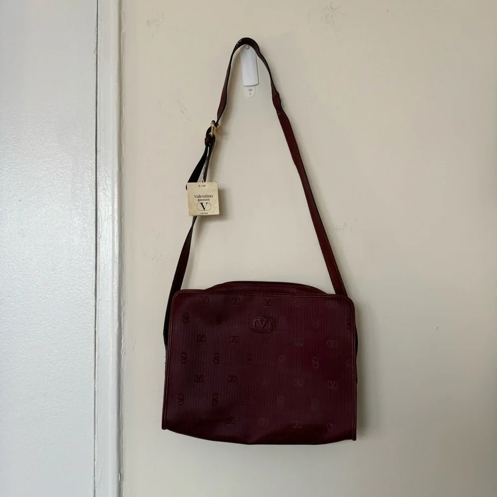 Vintage Valentino Burgundy Bag - Picture 2 of 9